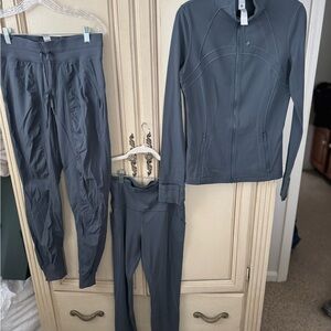 NWOT Lululemon Athletica Women's Gray Leggings and Jacket Set